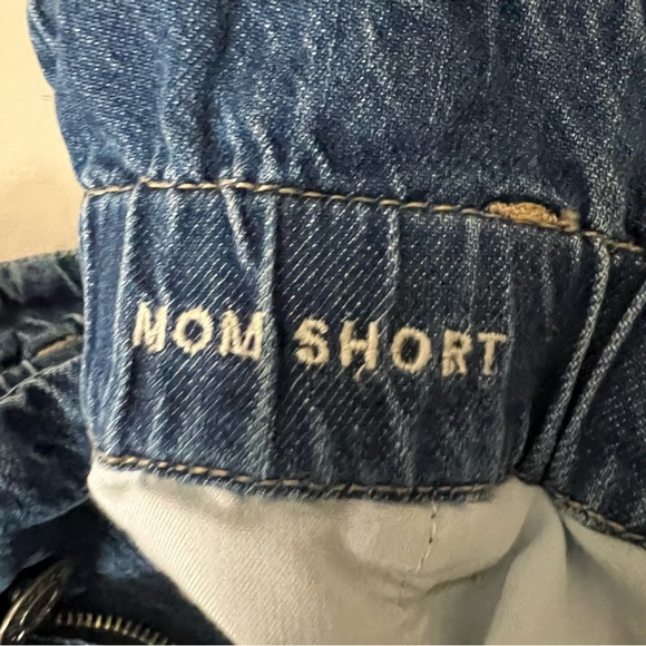 American Eagle Shorts Size 4 Mom High Waist Distressed Jean - Picture 6 of 8